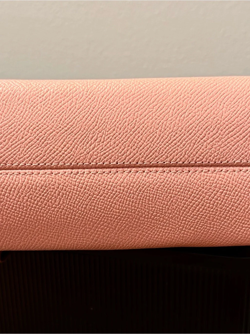 🎀 Coach Julienne Cosmetic Case 17 in Brass/Candy Pink.